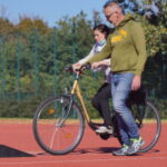 Frauen-Fahrrad-Fahrschule